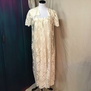 1950’s Arete NY Silk and Lace Peignoir Set NWT